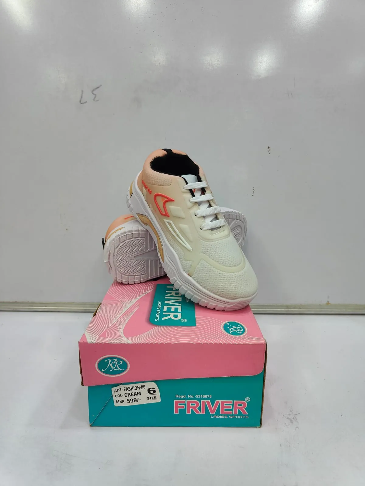 FASHION-6 LADIES SPORT