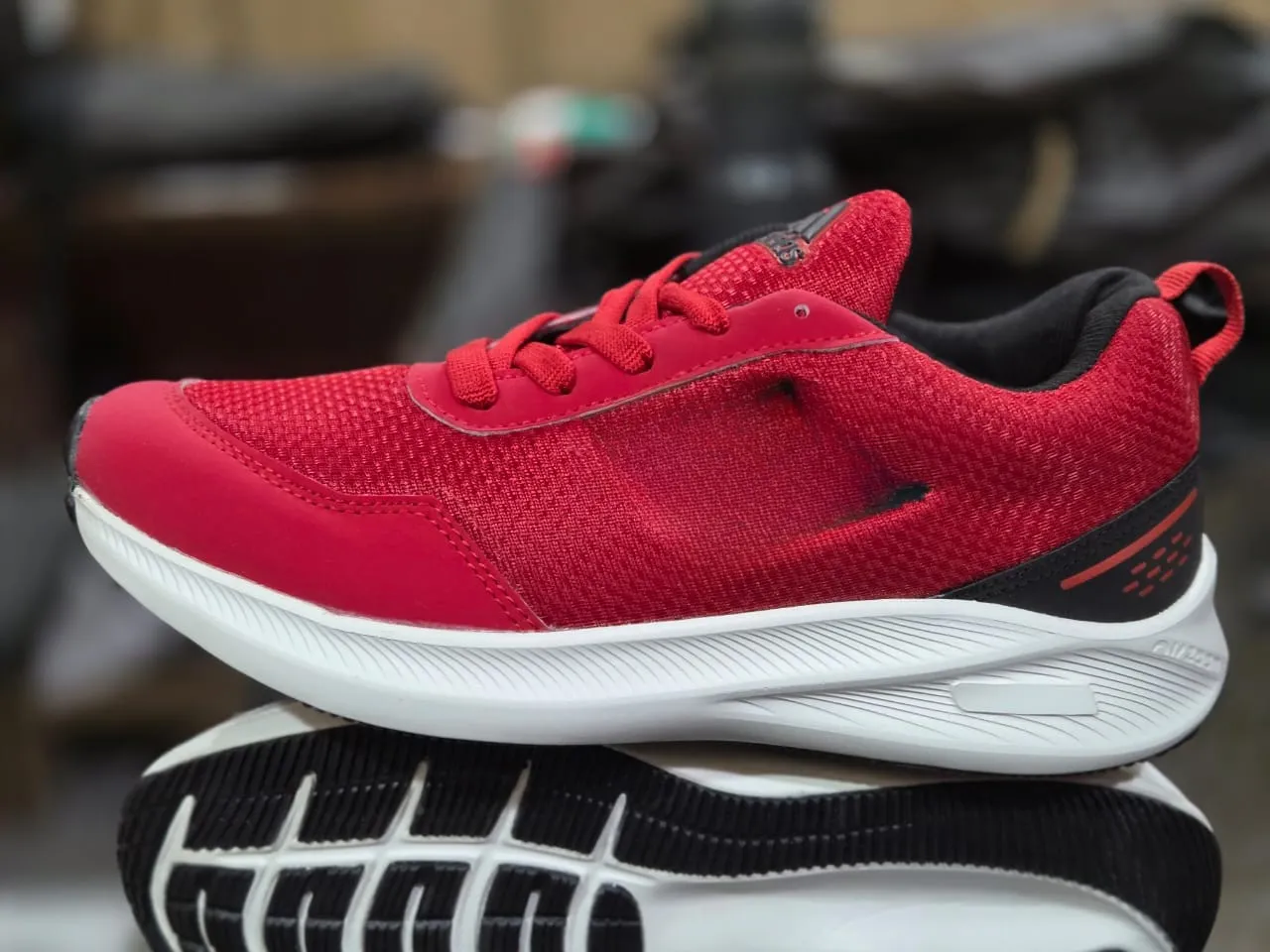 SP-540 Trendy Black Casual Sports Sneakers