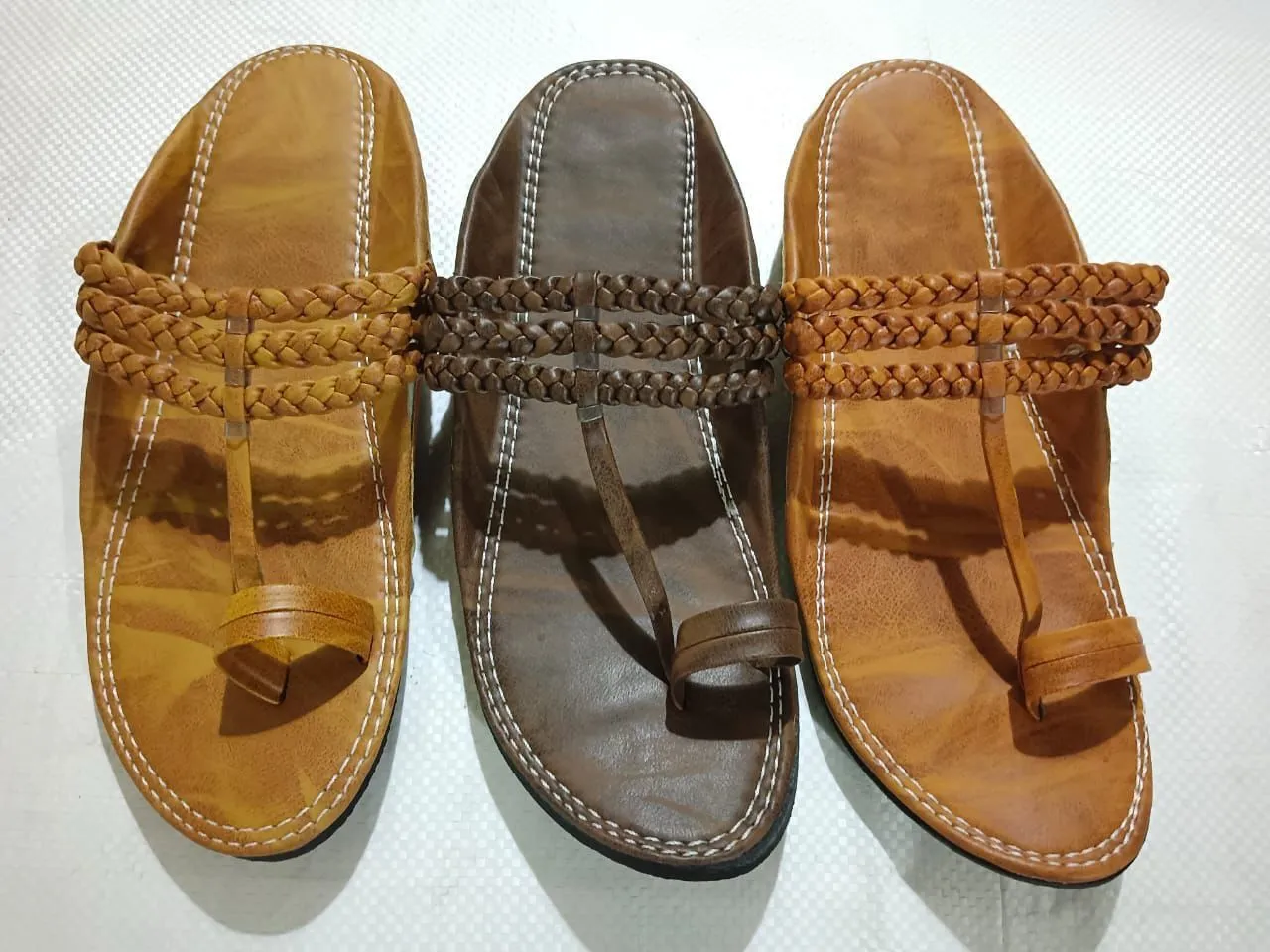 Data-men's premium handcrafted kolhapuri