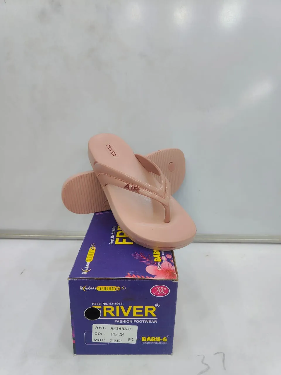 WOMEN SLIPPER