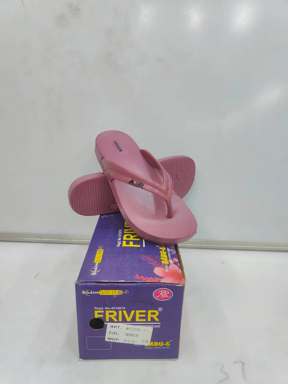 WOMEN SLIPPER