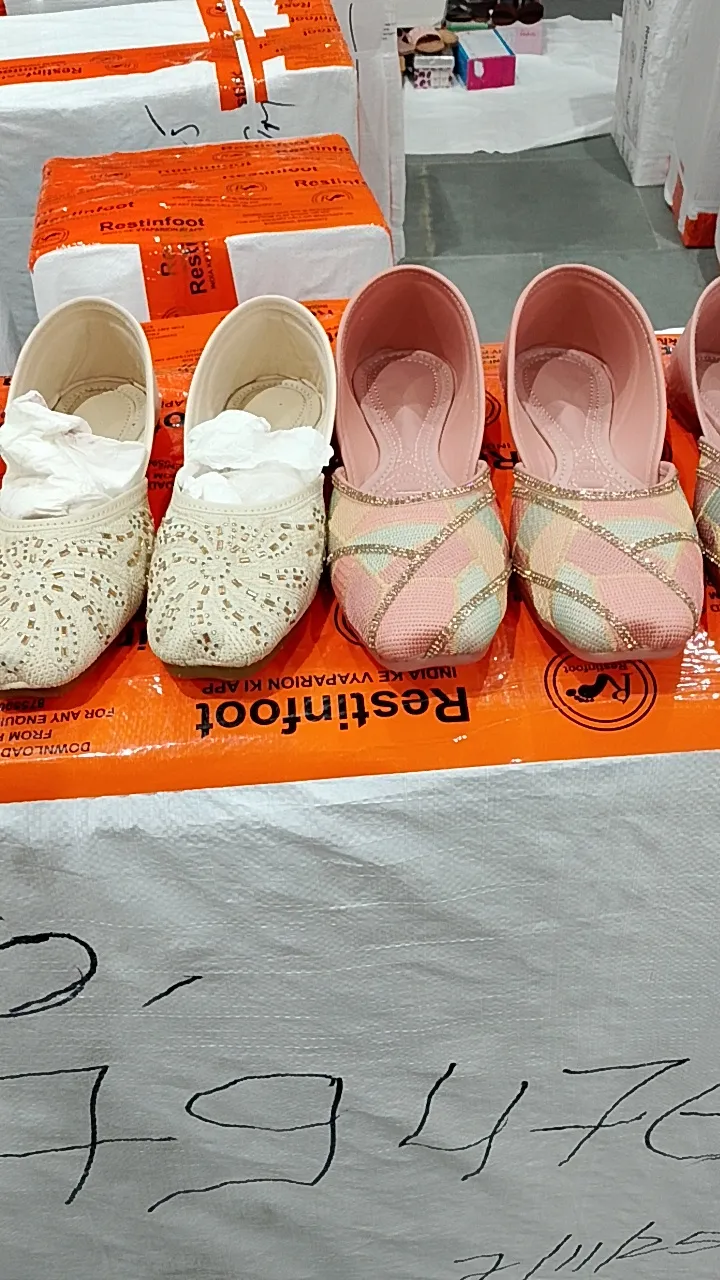 CLEARENCE- WOMEN FANCY SLIPPERS