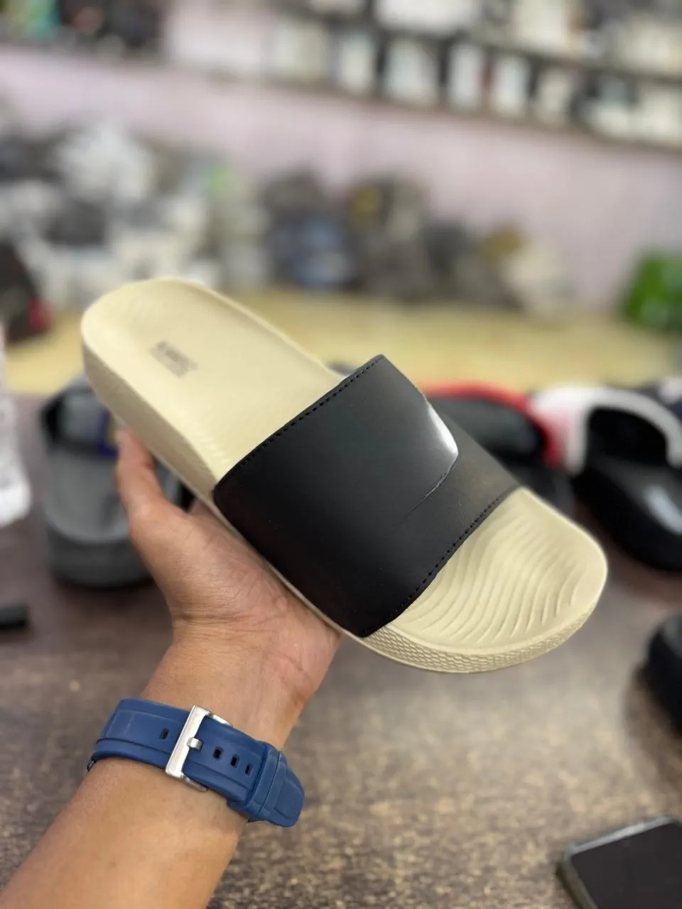 QUALITY FOOTWEAR- NIK12@ Men Sliders