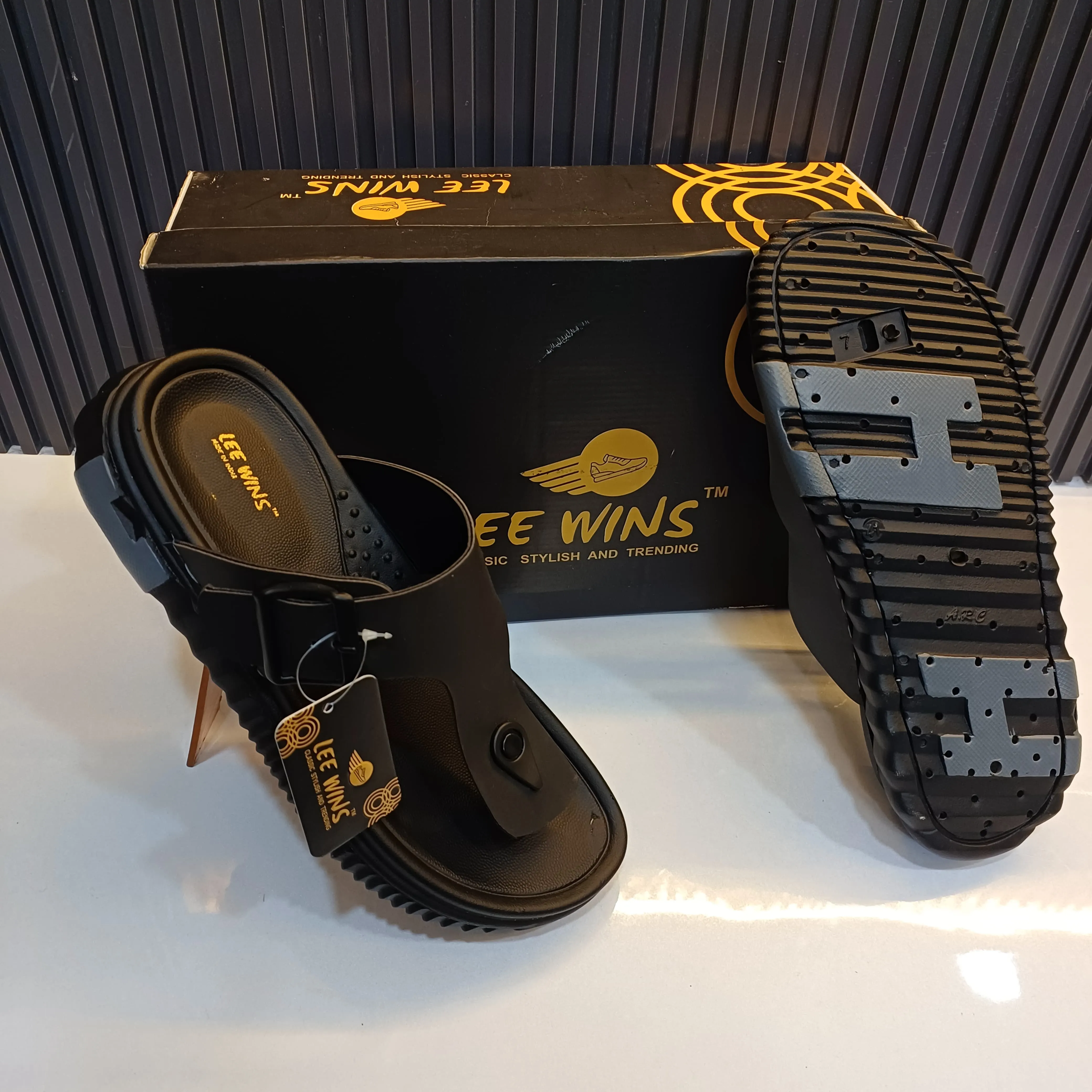 LEE WINS- LW-010 These are men’s stylish, Single-buckle slide