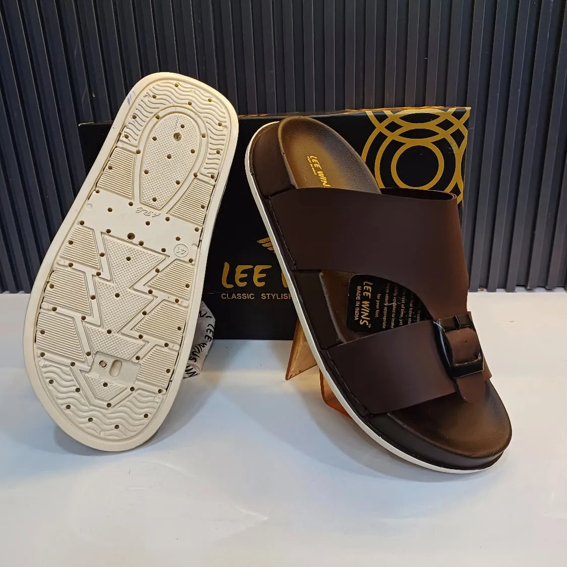 LEE WINS- LW-011 These are men’s stylish, Single-buckle slide